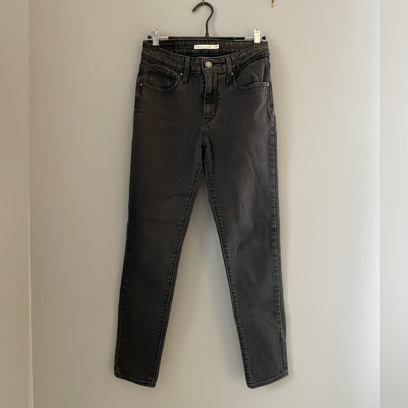 Levi’s 721 High Rise Skinny Jeans in soft black - size 27 waist / 28 length - Picture 5 of 8